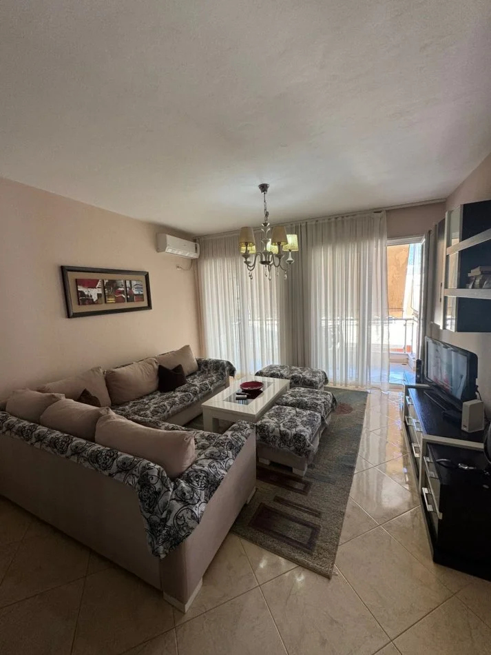 Tirane, jepet me qera apartament 2+1+Ballkon Kati 3, 120 m² 450 € 