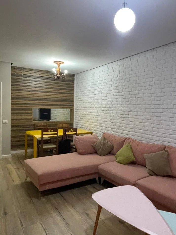 Tirane, jepet me qera apartament 2+1 Kati 3, 100 m² 600 € (Yzberisht)