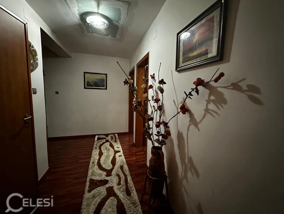 Tirane, jepet me qera apartament 2+1+Ballkon Kati 5, 100 m² 550 € (Rruga fortuzi)