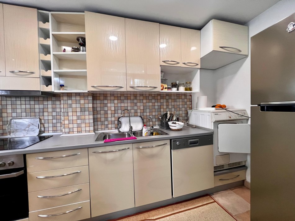 Tirane, shitet 2+1+Aneks+Ballkon Kati 3, 96 m² 260.000 € (Rruga Sami Frashëri)