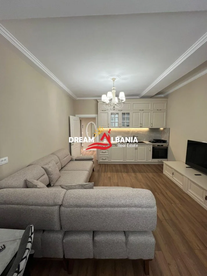 Tirane, jepet me qera apartament 1+1+Ballkon Kati 5, 70 m² 600 € (Prane Shkolles se Baletit)