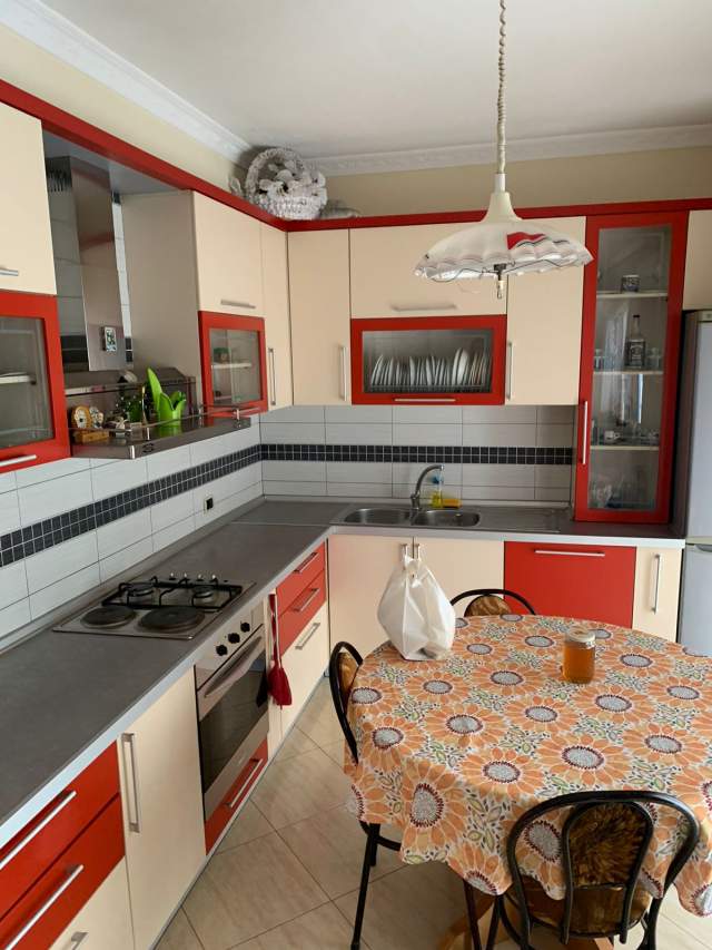 Tirane, jepet me qera Vile 2+1+BLK Kati 2, 600 Euro (prane cinco cavalli)