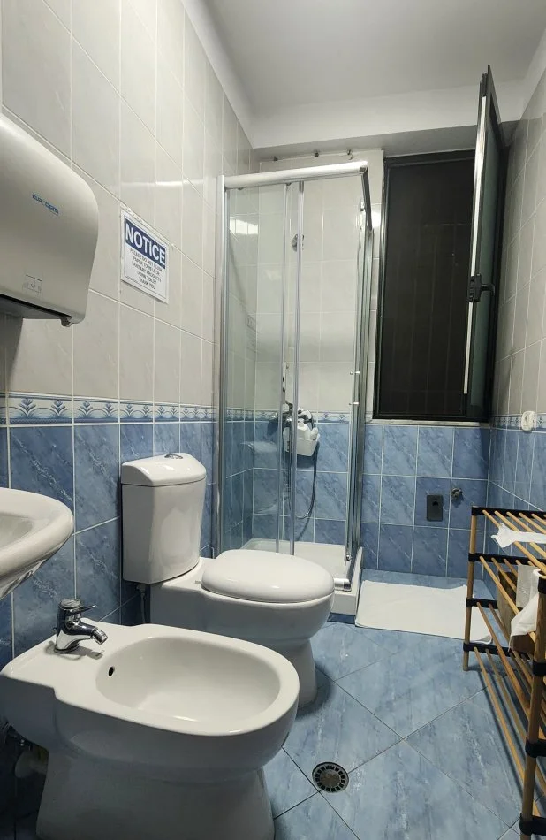 Tirane, jepet me qera garsonier 1+1 Kati 1, 37 m² 35 € (Rruga Skender Sallaku)