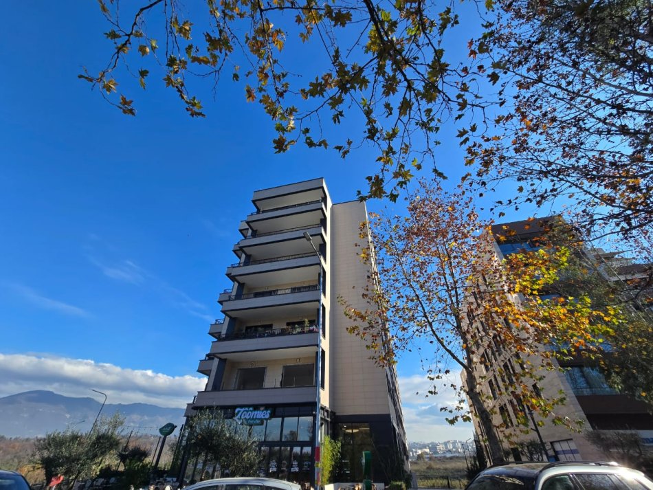 Tirane, shitet apartament 2+1 , 200 m² (liqeni thate)