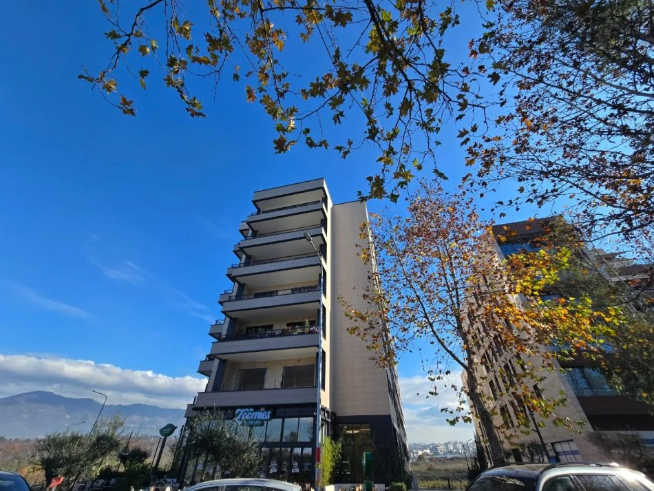 Tirane, shitet apartament 2+1 , 200 m² (liqeni thate)