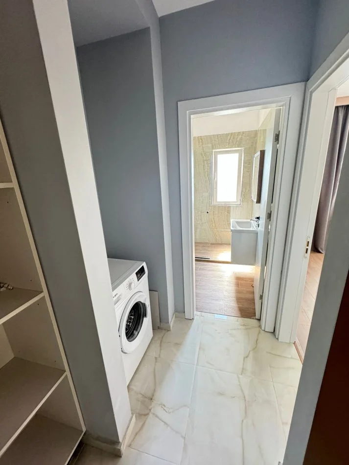 Tirane, jepet me qera apartament 1+1 Kati 2, 80 m² 700 € (APARTAMENT 1+1 ME QIRA TEK LIQENI I FARKES!)