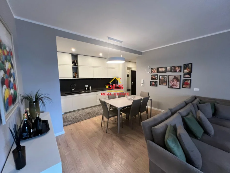 Vlore, shitet apartament 2+1+Ballkon Kati 2, 105 m² 250.000 € (Rruga Dhimitër Konomi)