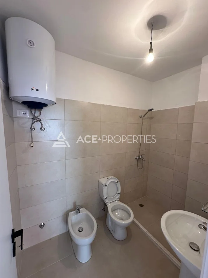 Durres, jepet me qera apartament 2+1+Ballkon Kati 4, 85 m² 400 € (Prane Zjarrfikses,Durres)