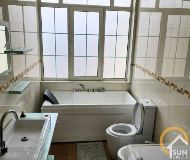 Shkoder, jepet me qera apartament 2+1+BLK Kati 9, 120 m² 400 Euro (BULEVARDI SKENDERBEU)