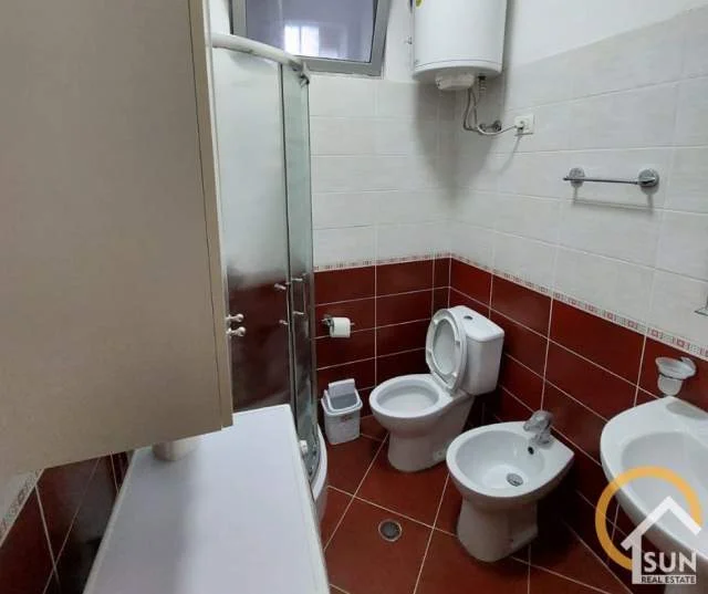 Shkoder, jepet me qera apartament 2+1 Kati 1, 95 m² 380 Euro (RRUGA OSO KUKA)