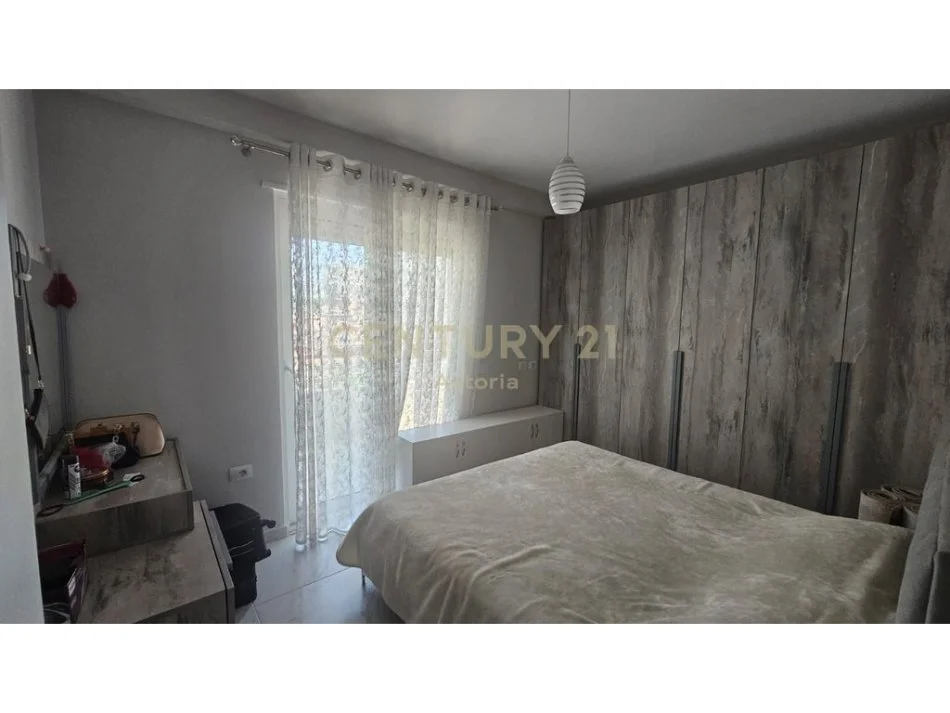 Tirane, jepet me qera apartament 2+1+Aneks+Ballkon Kati 4, 116 m² 500 € (Kinostudio, Tiranë)