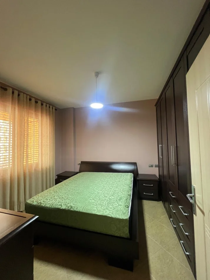 Tirane, jepet me qera apartament 3+1+Ballkon Kati 4, 850 € (Rruga dritan hoxha zogu i zi)