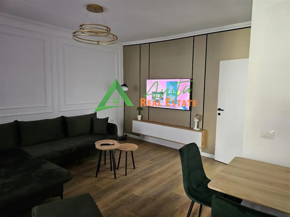 Tirane, jepet me qera apartament 1+1 Kati 1, 65 m² 60 000 Leke (Rruga e Kavajes)