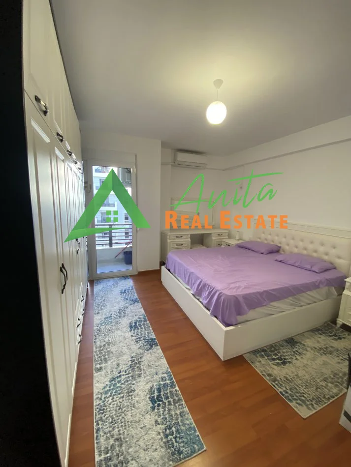 Tirane, jepet me qera apartament 1+1+Ballkon Kati 4, 80 m² 500 € (21 Dhjetroi)
