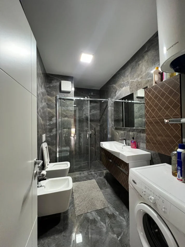 Tirane, jepet me qera apartament 2+1 Kati 3, 100 m² 400 € (Rruga e Thesarit)