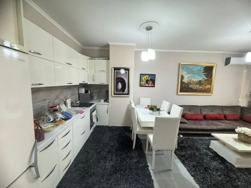 Tirane, shitet apartament 1+1+Ballkon Kati 6, 63 m² 93.000 € (Bulevardi Migjeni)