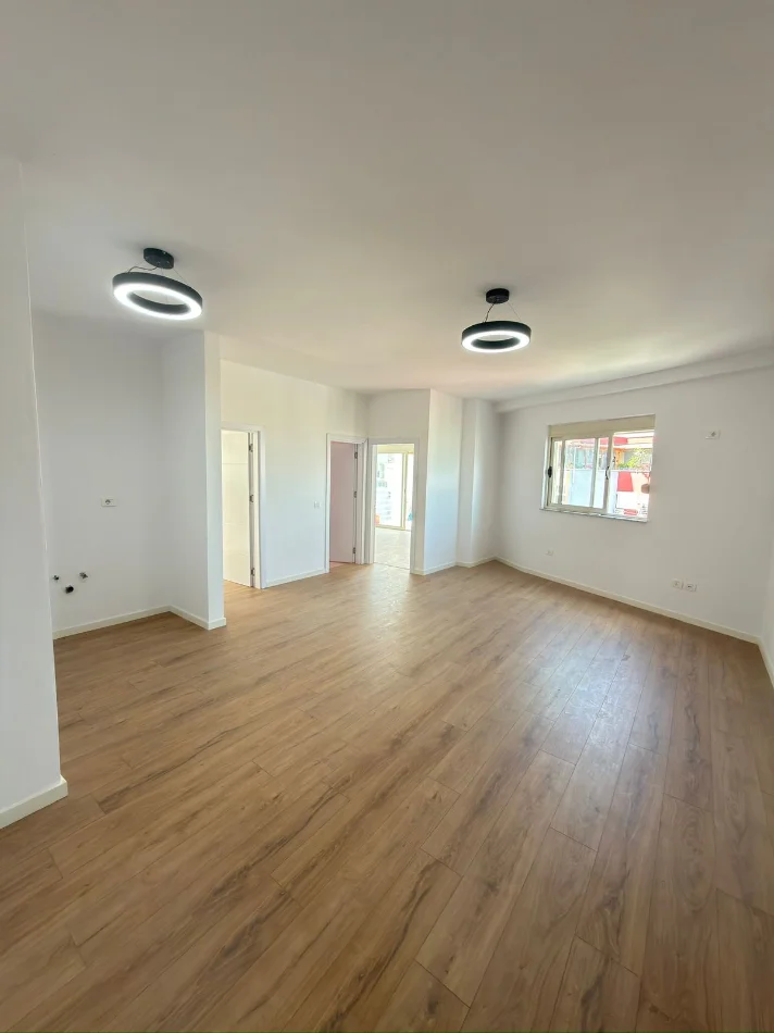 Tirane, shitet apartament 2+1+Ballkon Kati 2, 92 m² 175.000 € 