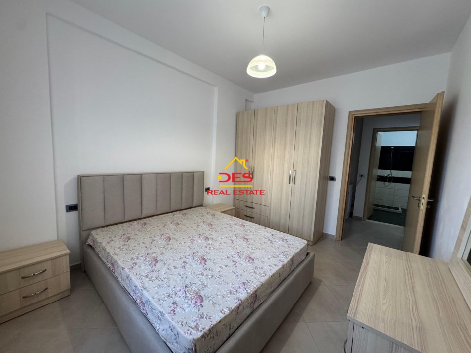 Vlore, jepet me qera apartament 1+1+Ballkon Kati 6, 70 m² 320 € (Rruga Sadik Zotaj)