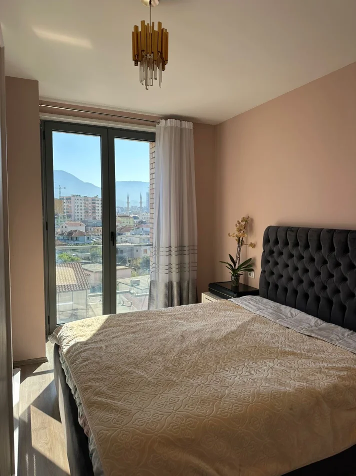 Tirane, jepet me qera apartament 1+1+Ballkon Kati 5, 65 m² 600 € (Don Bosco)
