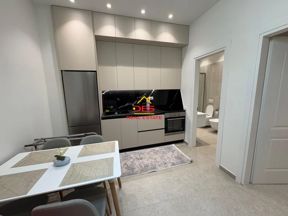 Vlore, shitet apartament Kati 0, 185 m² (Lungomare)