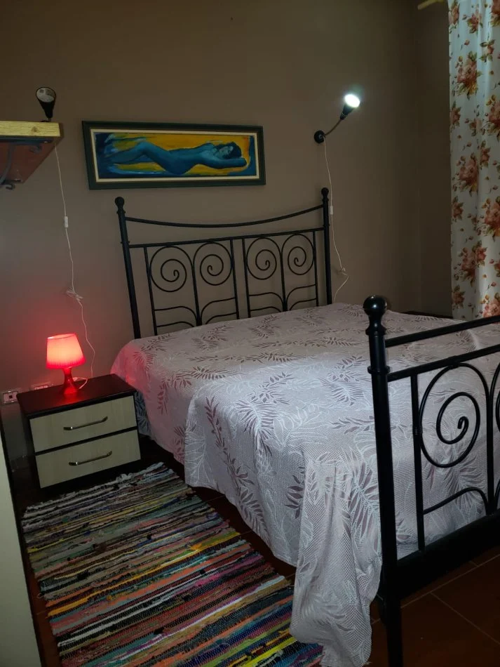 Tirane, jepet me qera apartament 1+1+Ballkon Kati 3, 75 m² 550 € (KOMUNA E PARISIT TEK ISH NEW YORK)