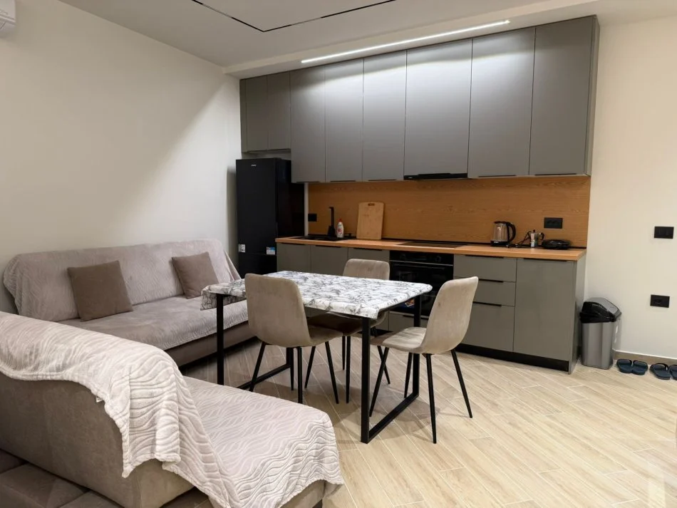 Tirane, jepet me qera apartament 1+1+Ballkon Kati 4, 60 m² 530 € (Rruga 5 Maji)