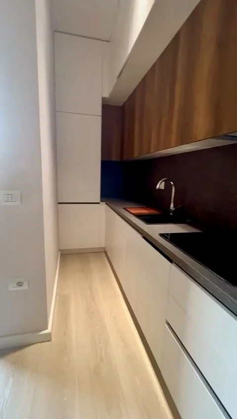 Tirane, jepet me qera apartament 1+1 Kati 2, 75 m² 900 € (Rruga e kosovareve)