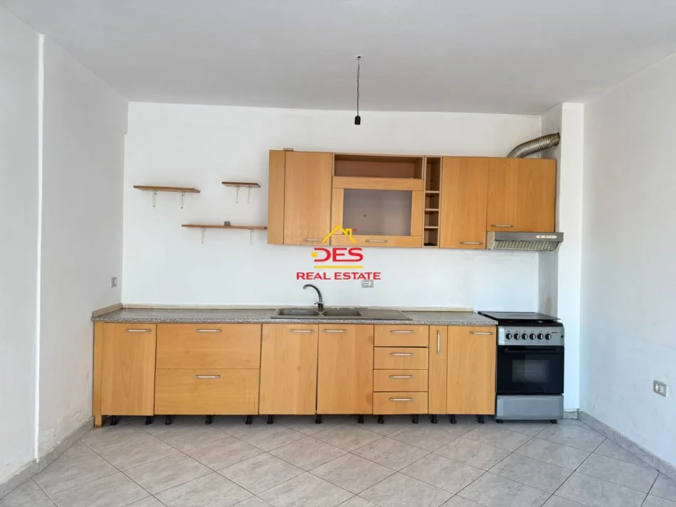 Vlore, shitet apartament 2+1+Ballkon Kati 2, 118 m² 200.000 € (Rruga Çamëria)