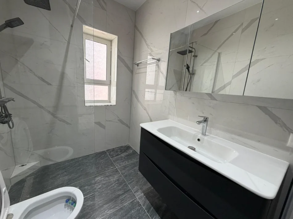 Pogradec, shitet apartament 2+1+Ballkon Kati 5, 90 m² 95.000 € (Bulevardi Europa)