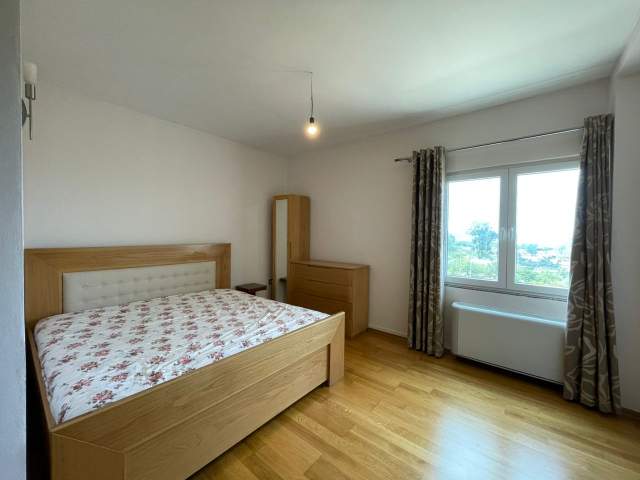 Tirane, jepet me qera Vile 3 Katshe Kati 3, 597 m² 3.000 Euro (Panorama e Liqenit)
