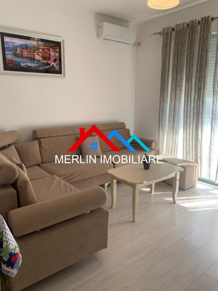 Tirane, jepet me qera apartament 3+1 Kati 5, 105 m² 600 € (RRUGA ALEKSANDER MOISIU,KINOSTUDIO)