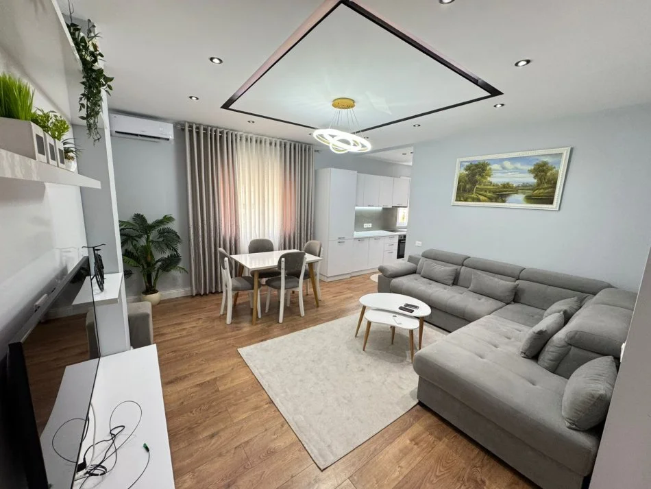 Tirane, jepet me qera 2+1 Kati 2, 100 m² 690 € (Prane Kompleksit Magnet, Rruga Frosina Plaku)