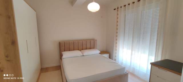 Tirane, jepet me qera apartament Kati 7, 90 m² 550 Euro (prane Godines 15)
