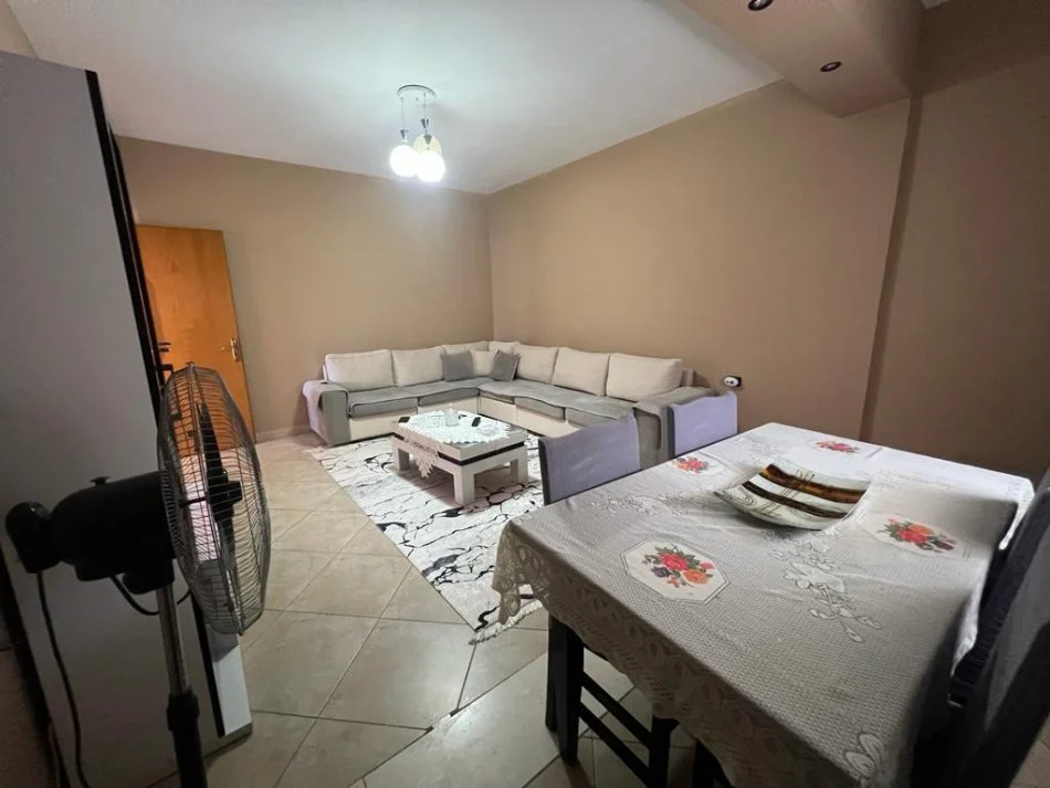 Tirane, jepet me qera apartament 2+1 Kati 1, 130 m² 400 € (RRUGA DANISH JUKNIU)