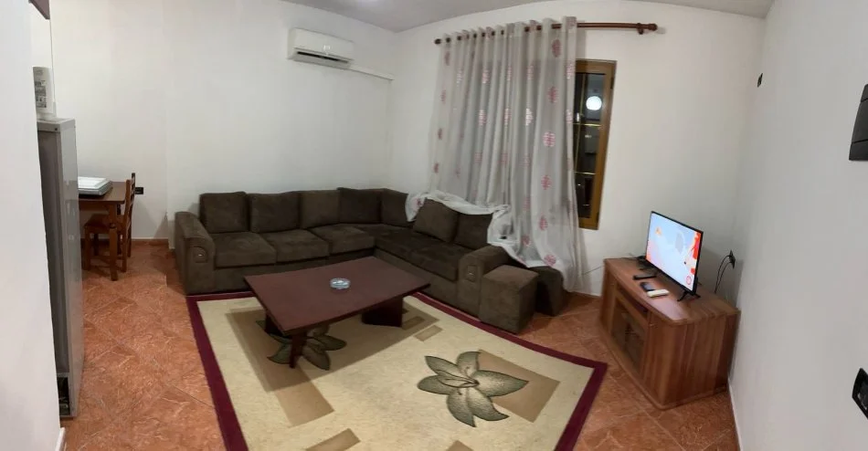 Tirane, jepet me qera apartament 1+1 Kati 2, 450 € (Selvia)