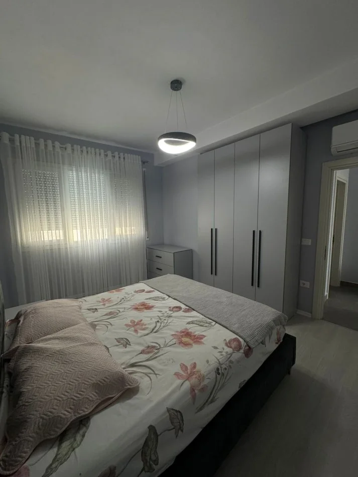 Tirane, jepet me qera 2+1 , 98 m² 750 € (Fusha Aviacionit)