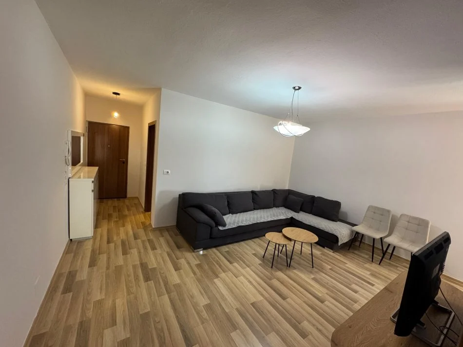 Tirane, jepet me qera apartament 1+1 Kati 10, 60 m² 650 € 