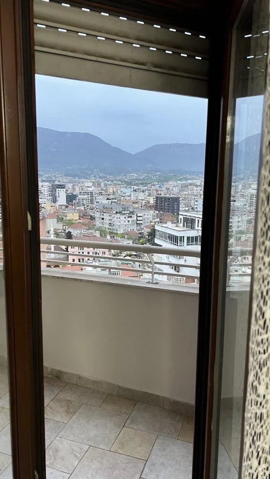 Tirane, jepet me qera apartament 1+1+Ballkon Kati 15, 60 m² 550 € (9 Katshet)