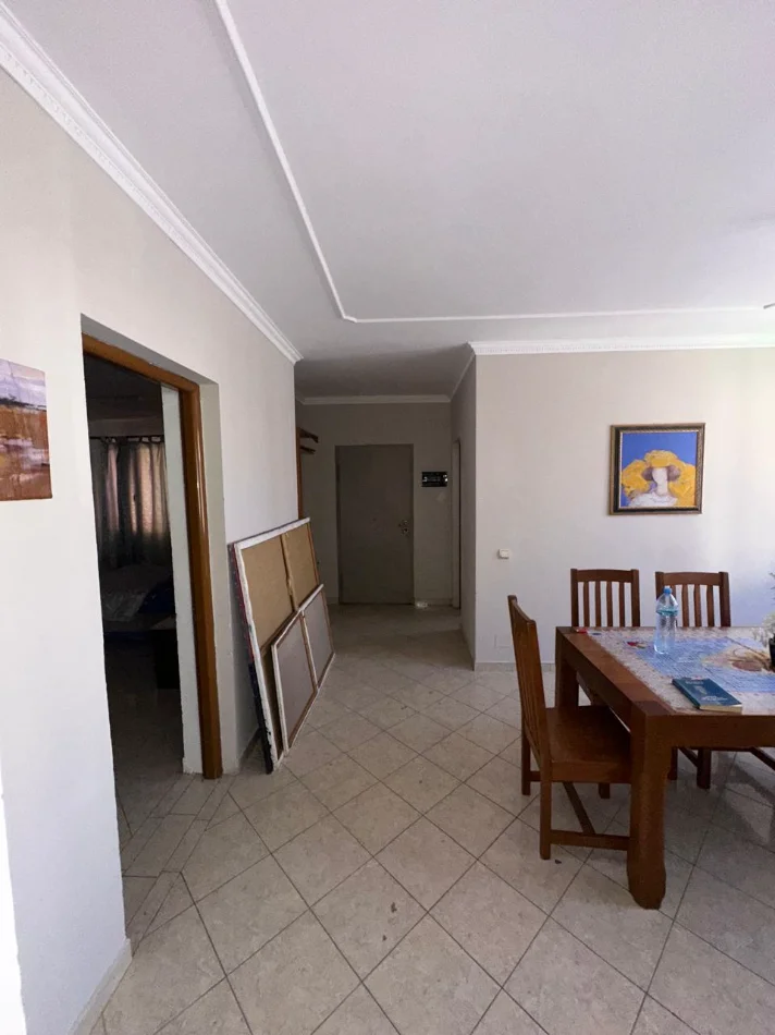 Tirane, jepet me qera apartament 1+1+Aneks Kati 1, 80 m² 600 € (Rruga Kavajes)
