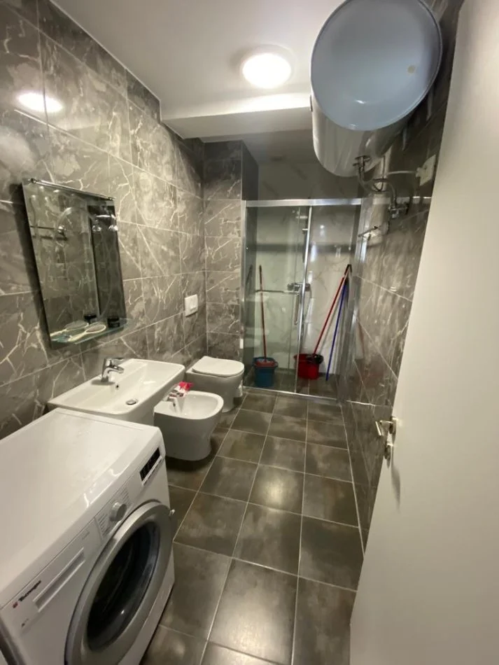Tirane, jepet me qera apartament 2+1 Kati 4, 101 m² 750 € (Fiori di bosko)