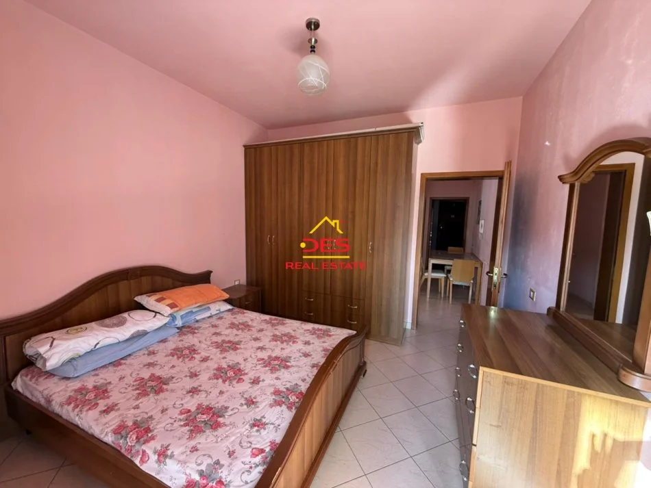 Vlore, jepet me qera apartament 1+1+Ballkon Kati 4, 70 m² 350 € (Lungomare)