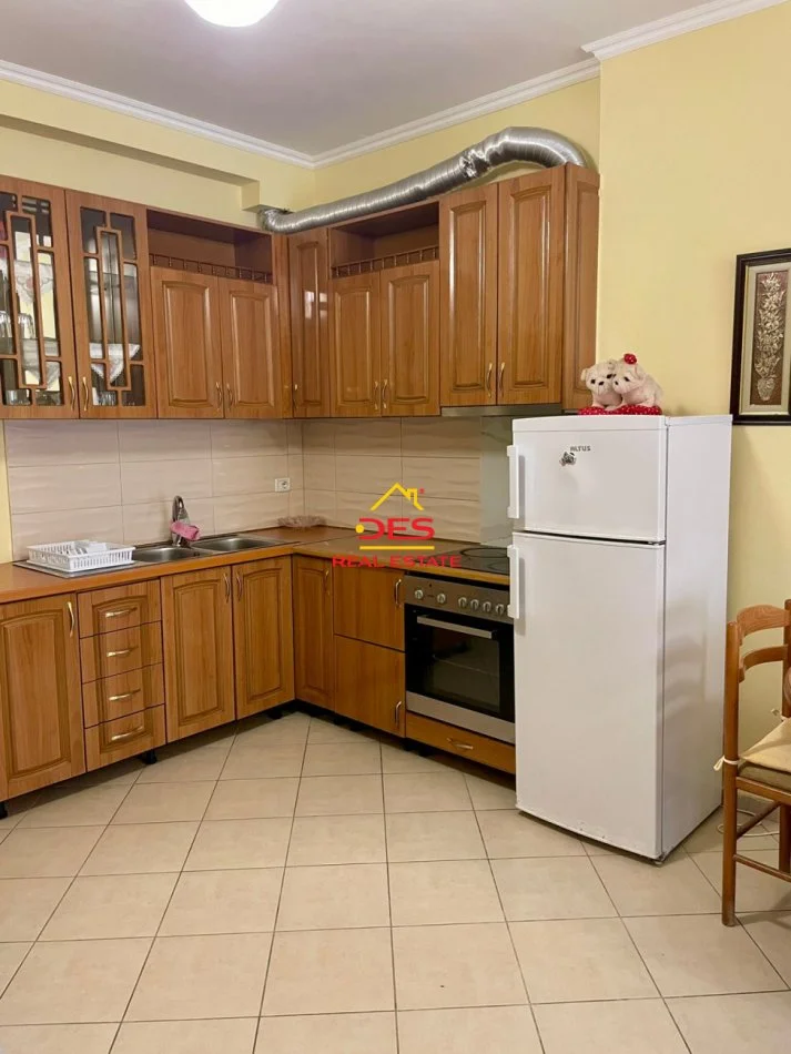 Vlore, shitet apartament 1+1+Ballkon Kati 2, 60 m² (Rruga Murat Tërbaçi)
