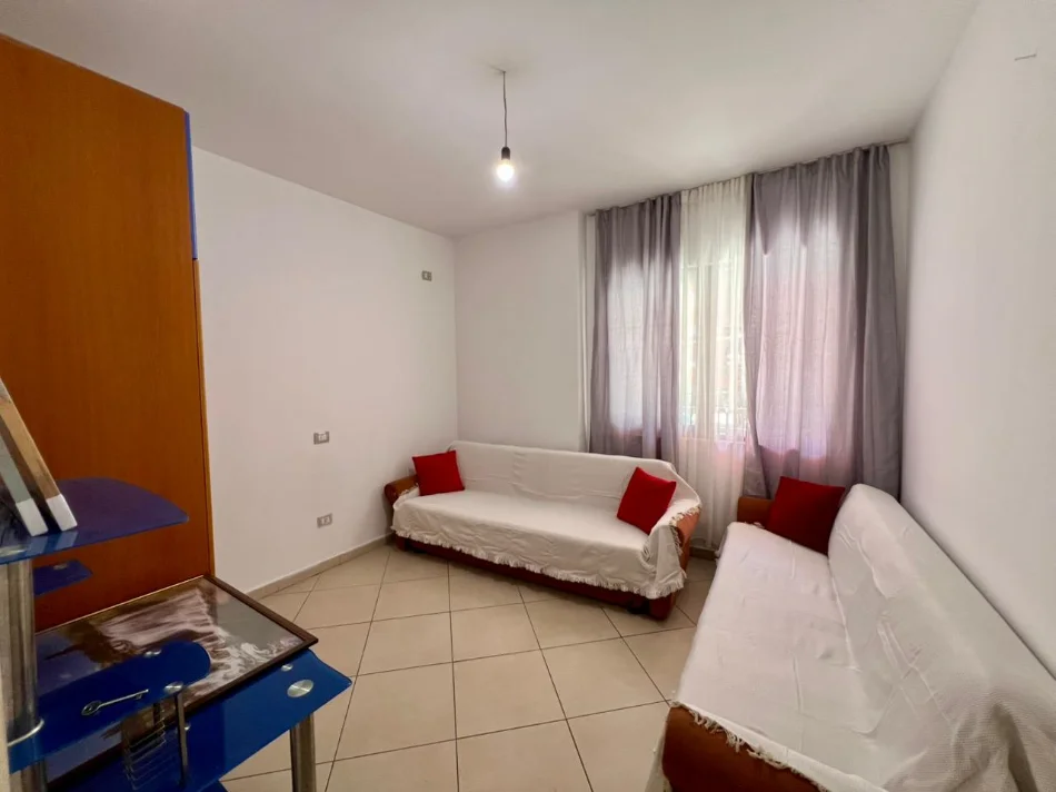 Tirane, jepet me qera apartament 2+1+Ballkon Kati 1, 96 m² 450 € (Rruga Besim Alla)