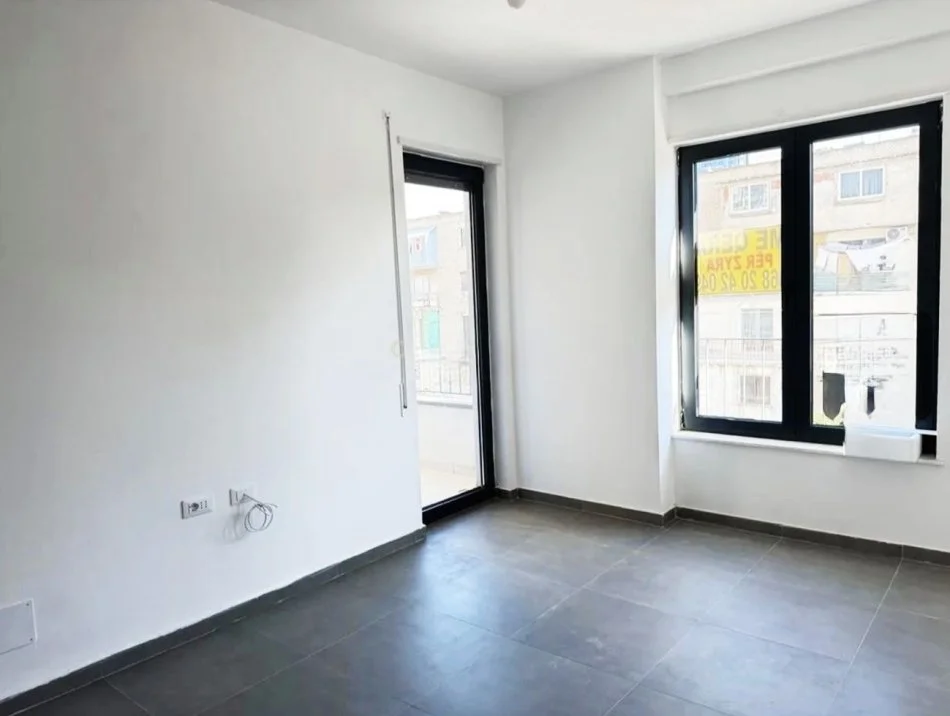 Tirane, jepet me qera zyre , 50 m² 450 € (Karl gega)