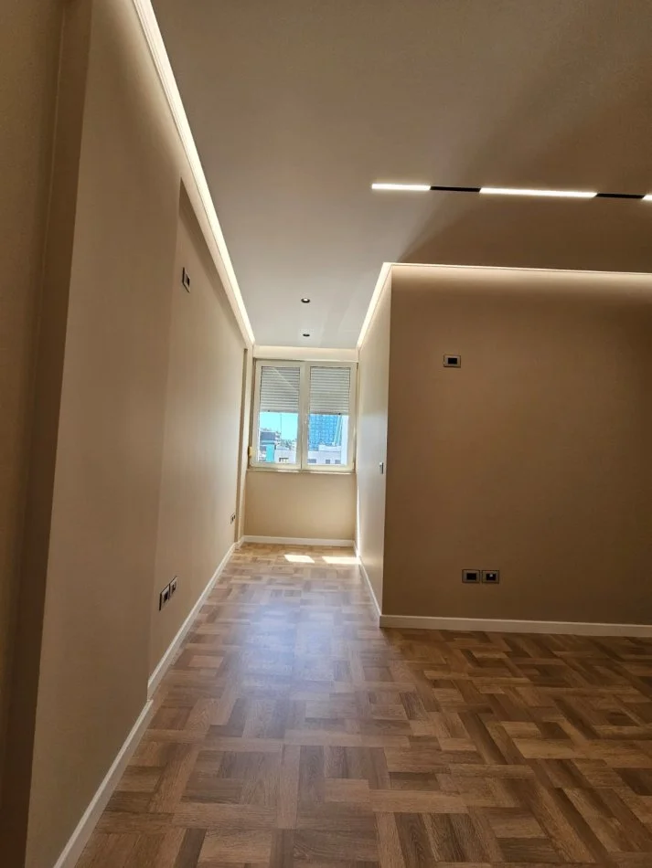Tirane, jepet me qera apartament 2+1+Ballkon Kati 5, 120 m² 1.800 € (prane Air Albania)