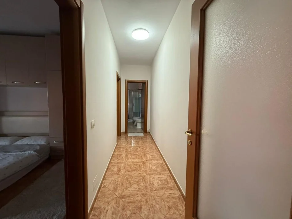 Tirane, jepet me qera apartament 2+1 Kati 8, 77 m² 700 € 