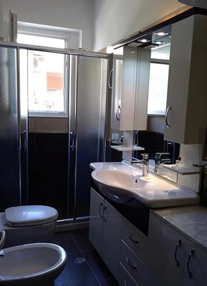 Tirane, jepet me qera apartament 1+1 Kati 3, 60 m² 450 € (Rruga Gjon Buzuku ,(Rruga e dibres ))