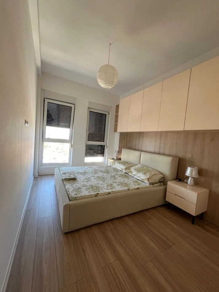 Tirane, jepet me qera apartament 1+1+Ballkon Kati 11, 69 m² 550 € (21 Dhjetori Kompleks Kotorri)