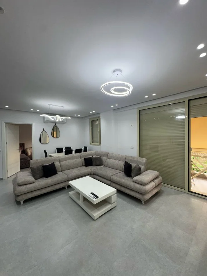 Tirane, jepet me qera apartament 2+1 Kati 2, 75 m² 500 € (Shkoze, Kompleksi Tom Doshi)