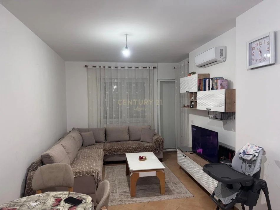 Tirane, jepet me qera apartament 2+1+Ballkon Kati 4, 76 m² 400 € (Fresku, pranë Ana Market, Tiranë)